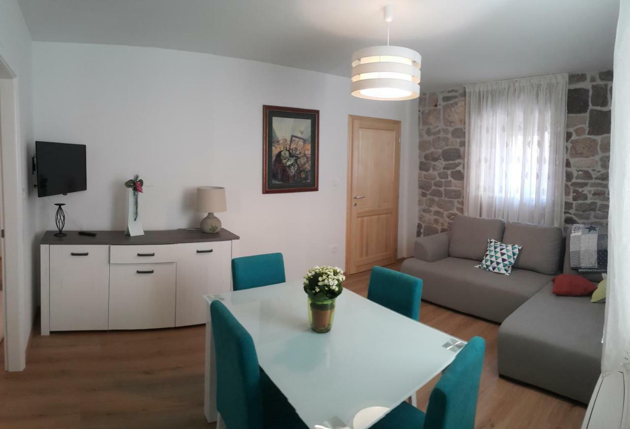 Apartment Dvor - Ap1, Ap2, Ap3 Baska Voda
