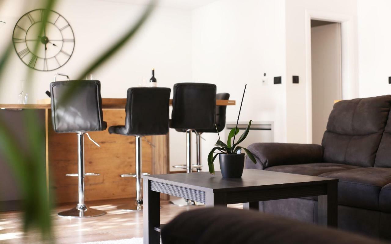 Dvor - Ap1, Ap2, Ap3 Apartment